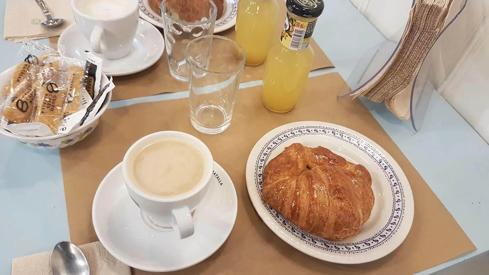 Break Bcn - Hostal & Coffeebar Barcelona Vendégház